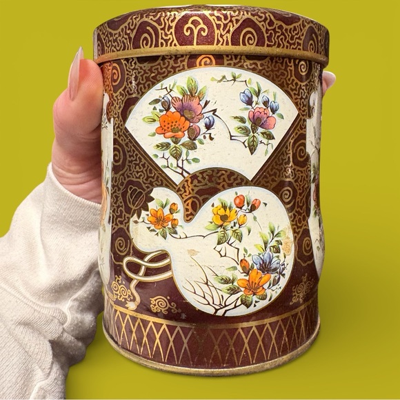 Daher Other - VTG Daher Long Island NY Round Tin w/ Lid FLORAL Design Made in England Stamped